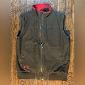 Under Armor Men’s brown vest with red detail
